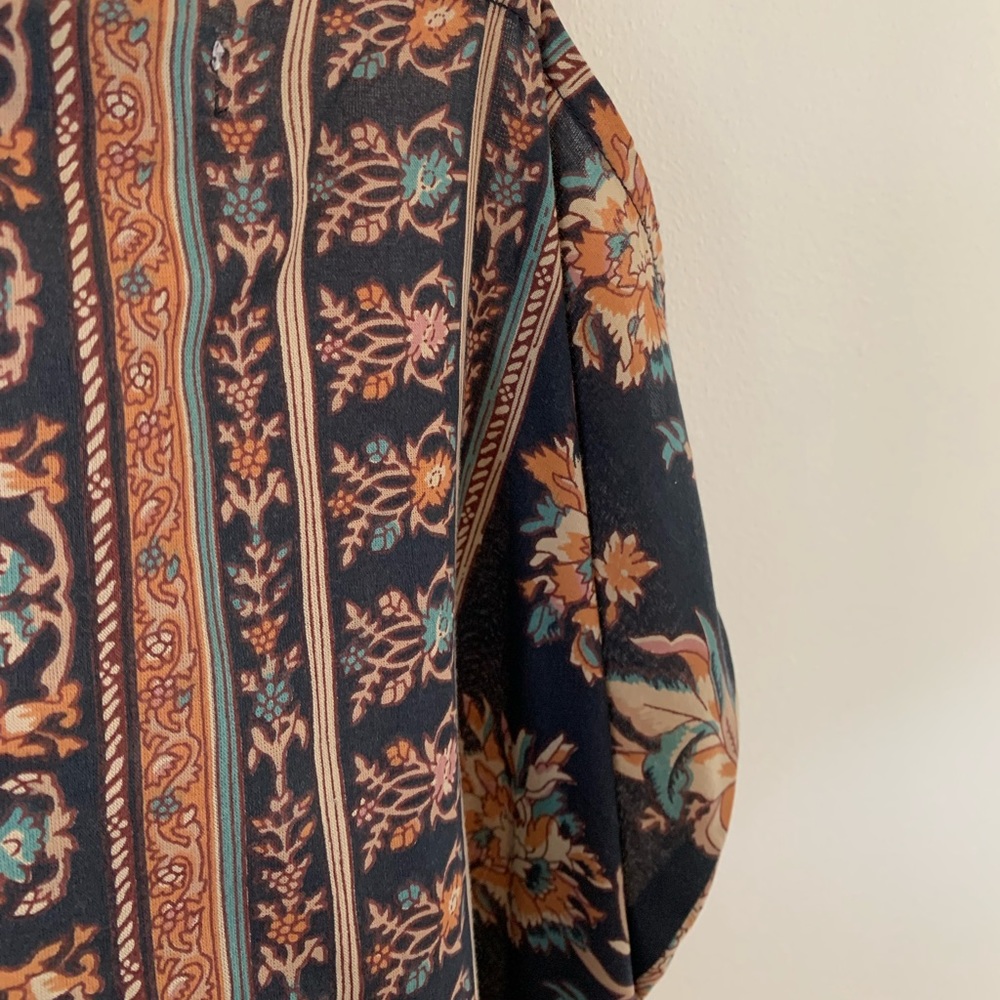 UO Patterned Top - Picture 4 of 7